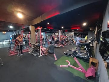 MANIAC GYM photo by Shwe Yee Oo  | yathar