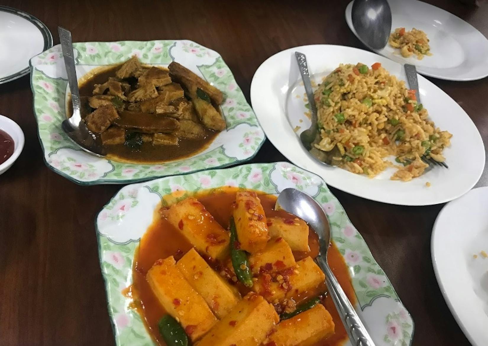 Soe Pyi Swar Vegetarian Center | yathar