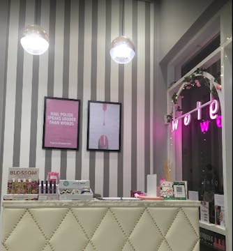 Glow Nails & Spa photo by Phooe  | yathar