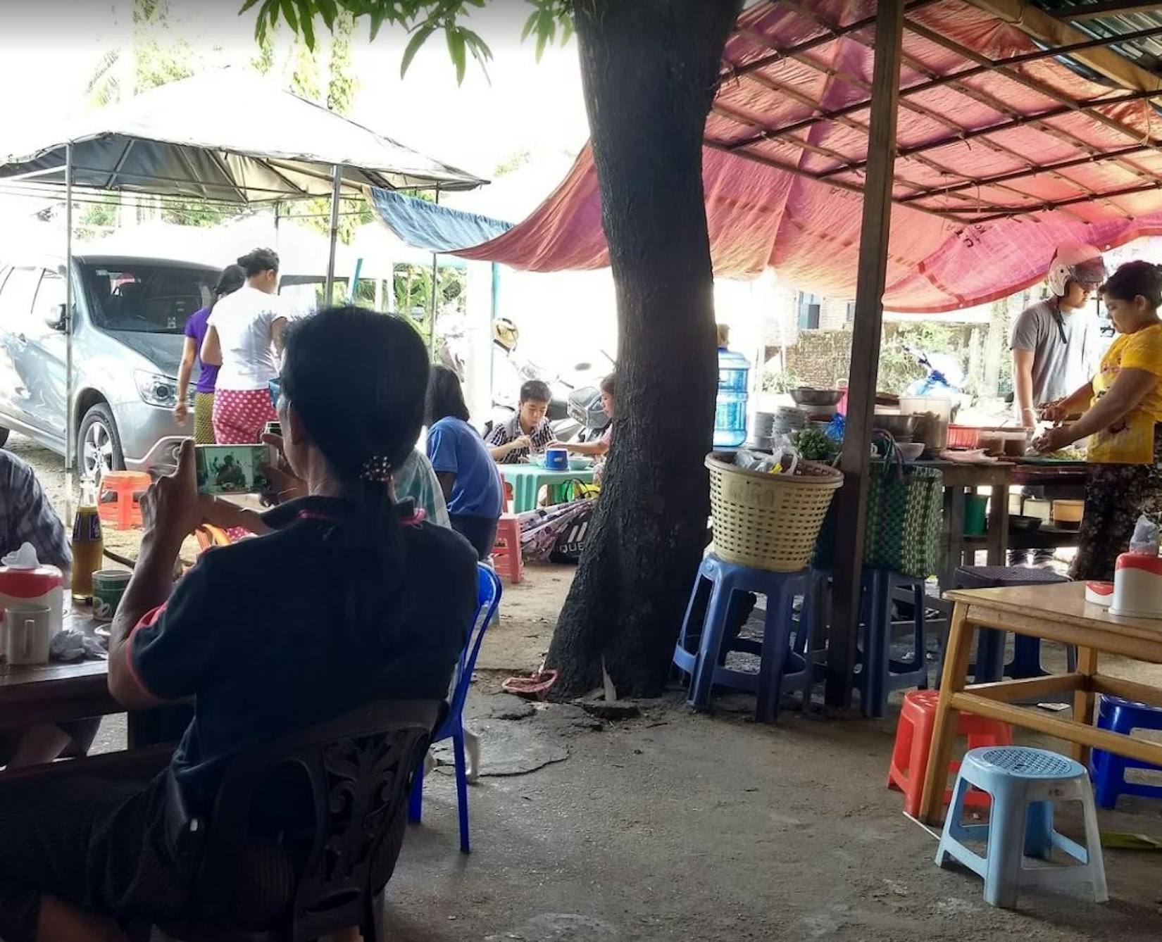 Pwint Kaung Cafe, Tea and Food | yathar