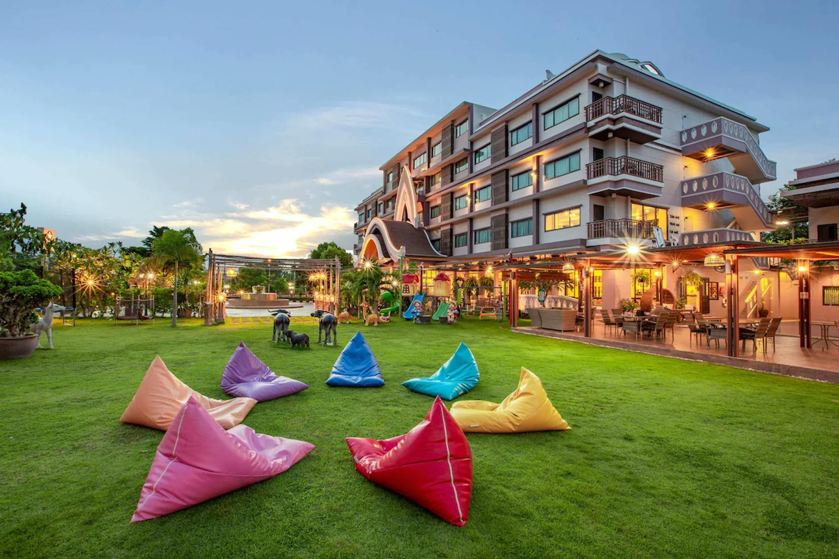 โรงแรมพนมรุ้งปุรี บูติกโฮเต็ลแอนด์รีสอร์ท | yathar