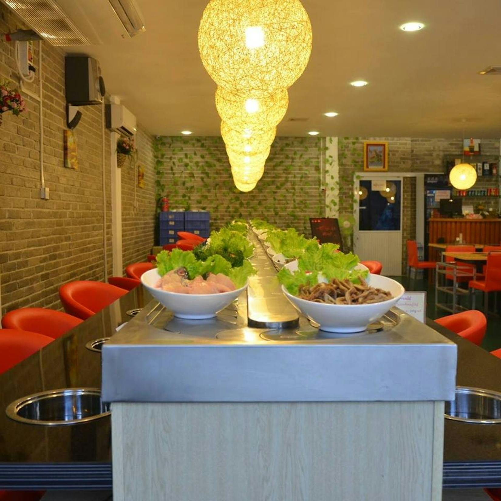 YUMMY Rotating Buffet Hot Pot &BBQ | yathar