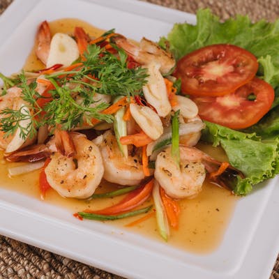 Spicy Grilled Prawns Salad ပုဇြန္မီးဖုတ္သုပ္ | SKY FOOD | yathar