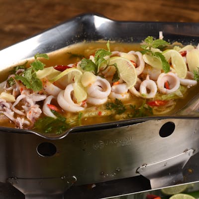 Steamed Squid with Spicy Lemon Sauce	ကင္းမြန္သံပုရာေပါင္း | SKY FOOD | yathar