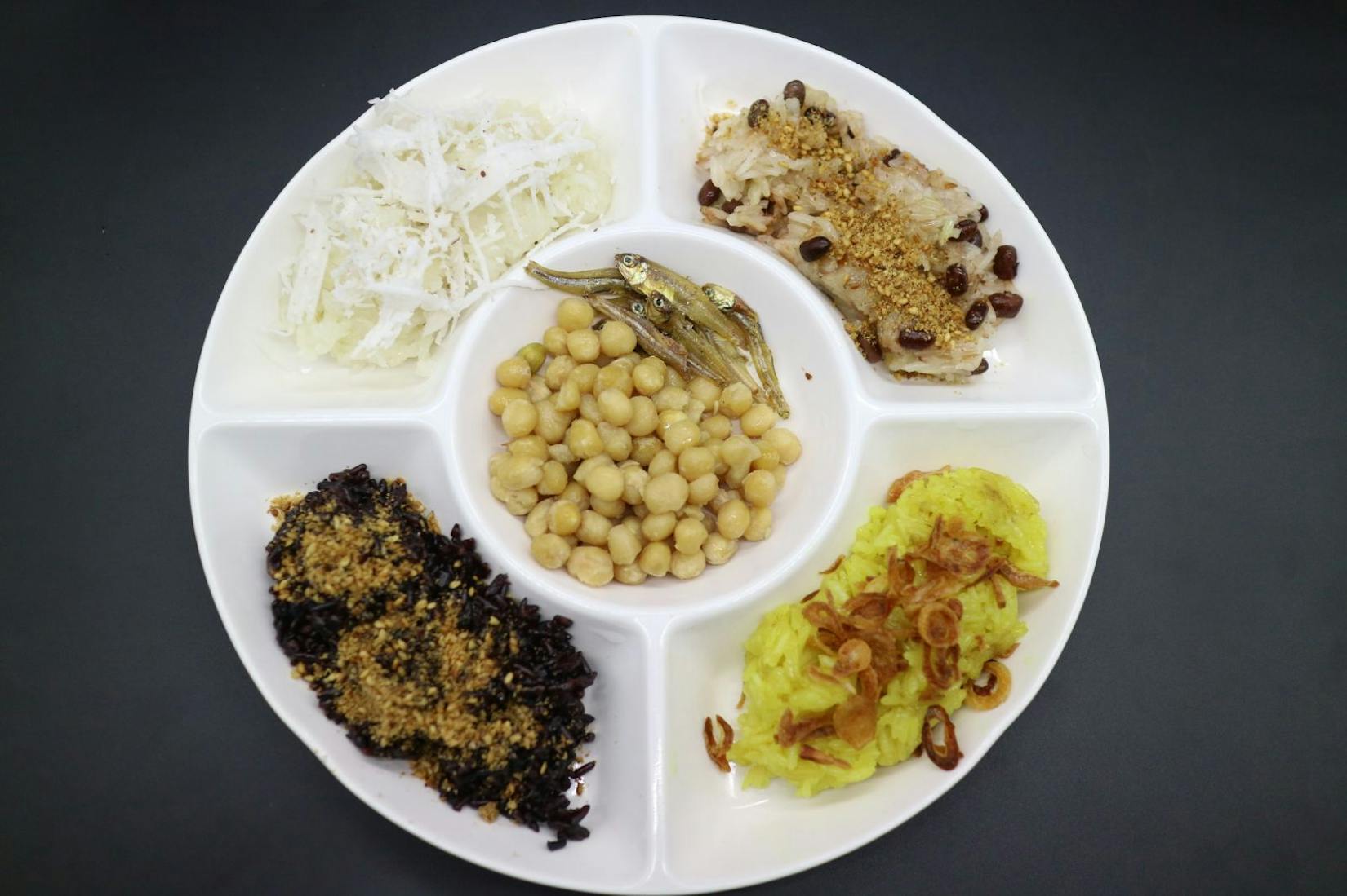Min Yadanar - Myanmar Daung Lann Buffet & Cafe | yathar