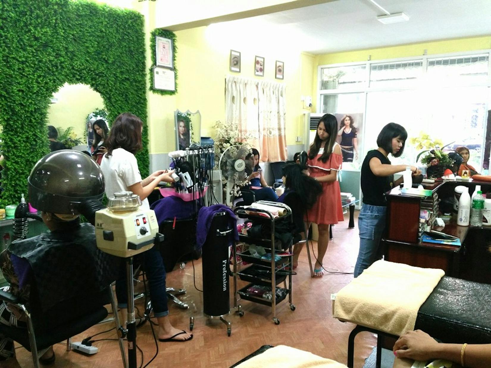 Cherry Unisex Hair & Beauty Saloon | Beauty