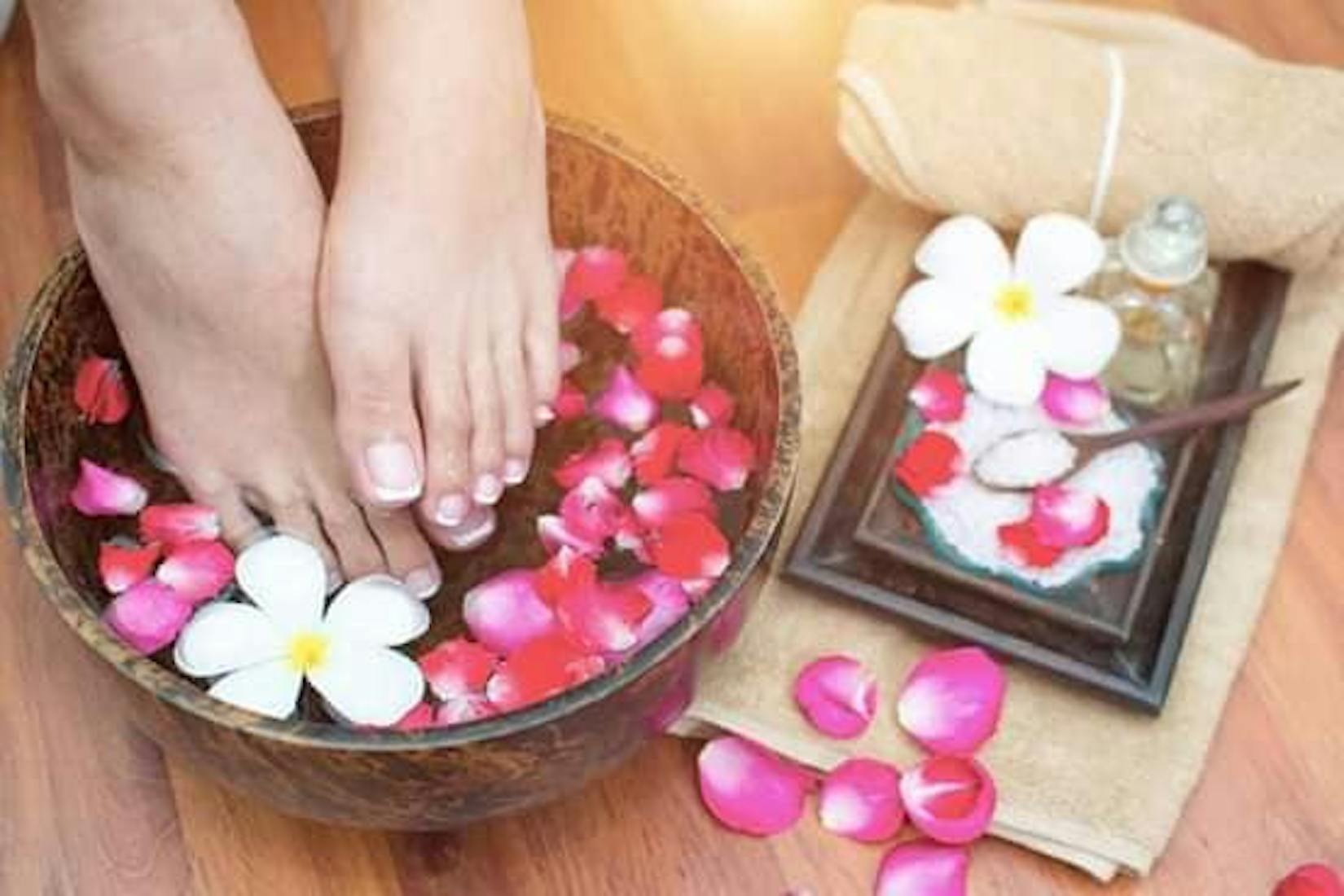 Gold Finger Foot Massage | Beauty