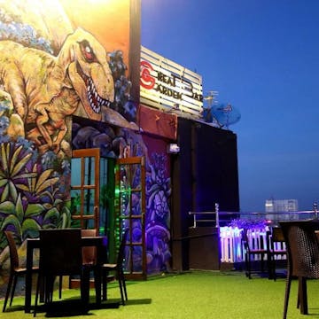 Skyline Rooftop Bar & Lounge by Great Garden photo by Thet Bhone Zaw  | yathar