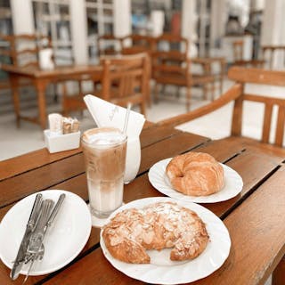 La Baguette Bakery Cafe | yathar